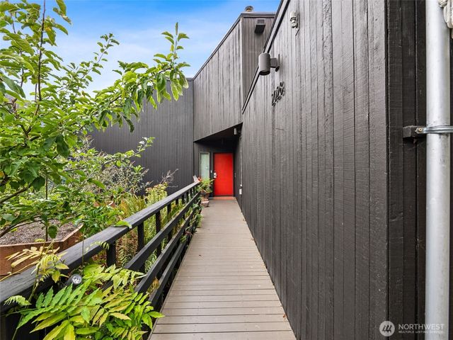 2028 34th Avenue S, Seattle, WA 98144