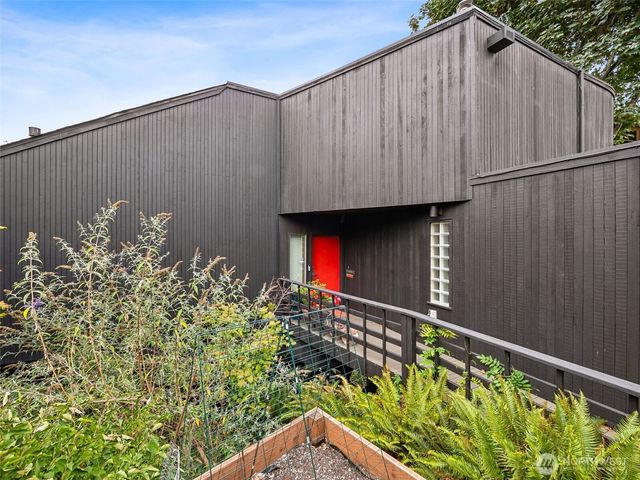 2028 34th Avenue S, Seattle, WA 98144