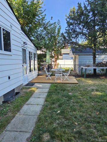 1016 Grove Avenue, Royal Oak, MI 48067