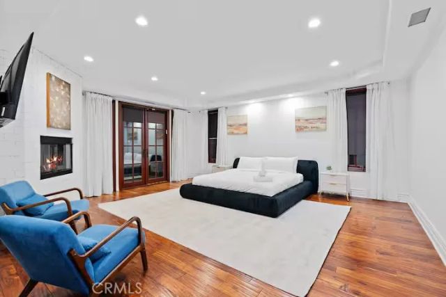 16806 Addison Street, Encino, CA 91436