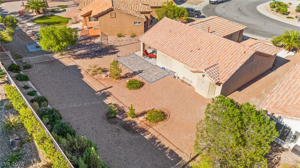 10721 Hunters Woods Place, Las Vegas, NV 89134 — photo 2