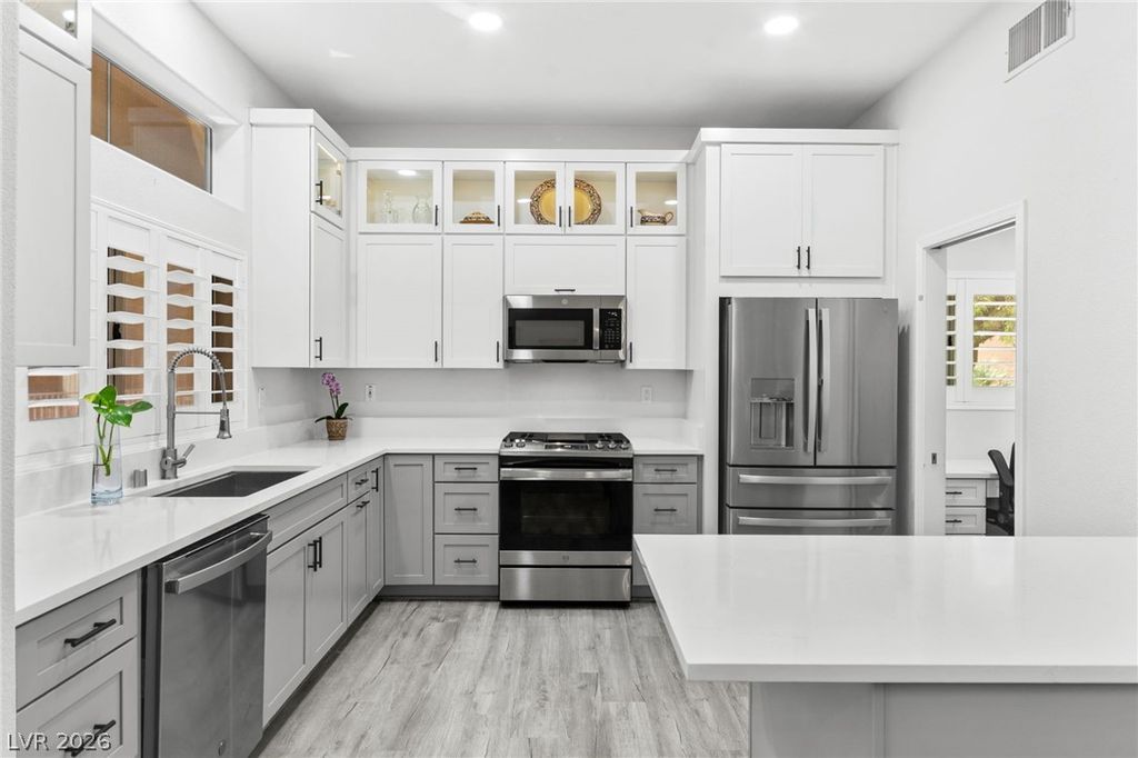 10721 Hunters Woods Place, Las Vegas, NV 89134 — photo 4