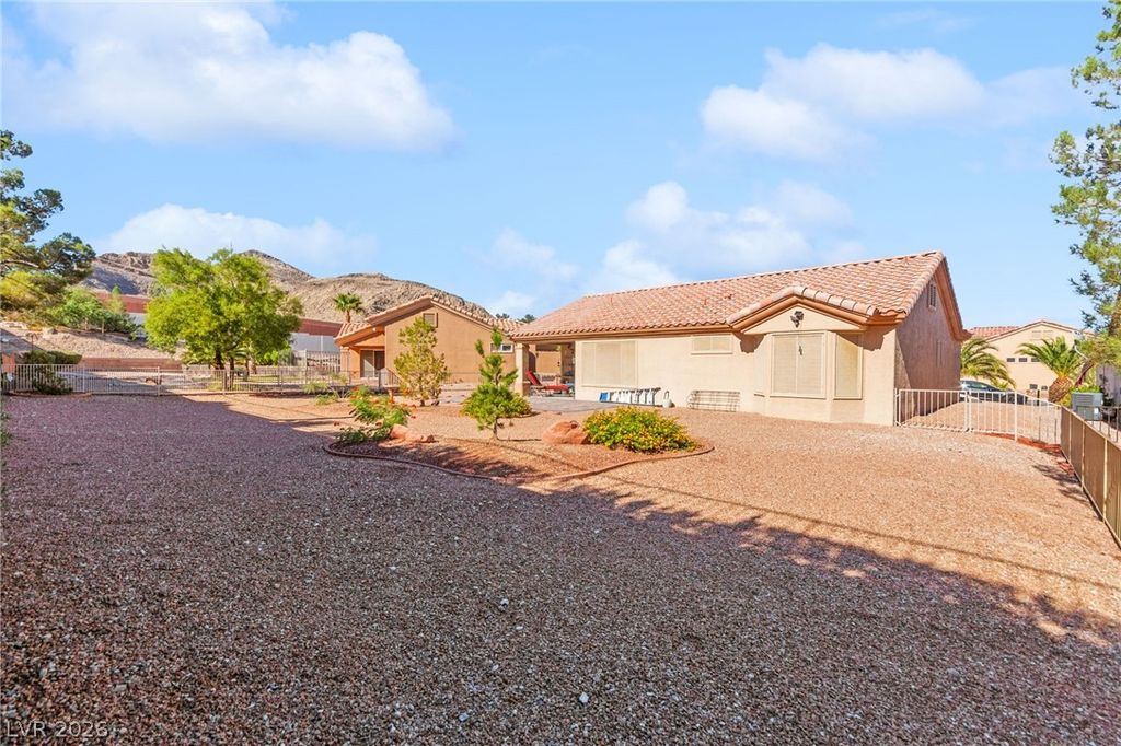 10721 Hunters Woods Place, Las Vegas, NV 89134 — photo 5