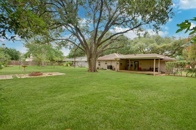 5604 Whitehaven Street, Bellaire, TX 77401