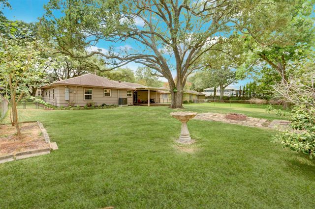 5604 Whitehaven Street, Bellaire, TX 77401