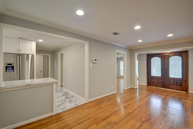 5604 Whitehaven Street, Bellaire, TX 77401