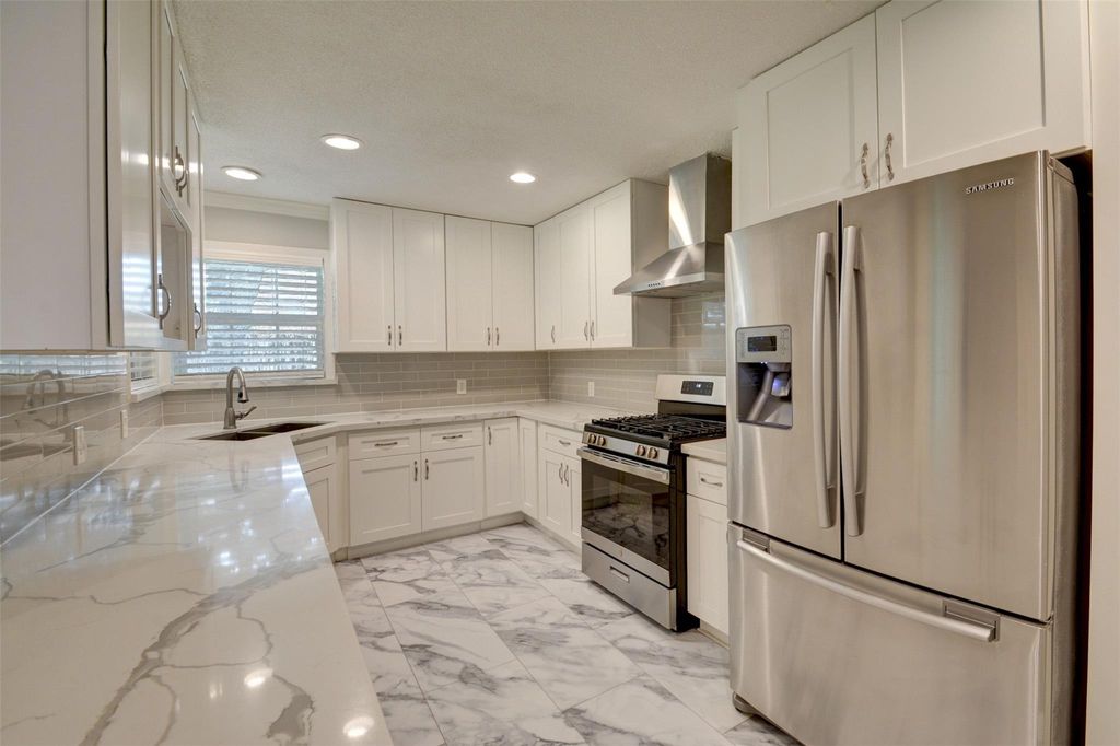 5604 Whitehaven Street, Bellaire, TX 77401