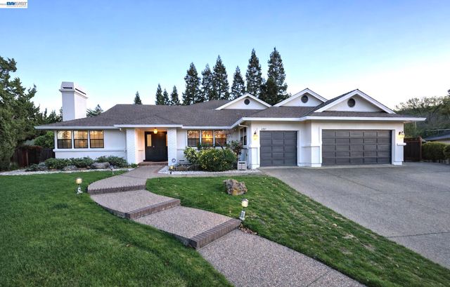 2737 Harland Ct, Walnut Creek, CA 94598