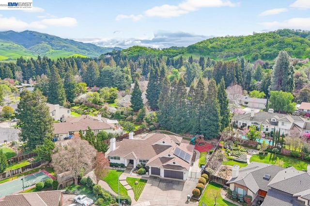 2737 Harland Ct, Walnut Creek, CA 94598