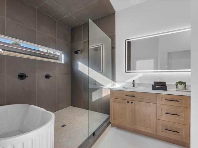 508 Dell Court, Houston, TX 77009