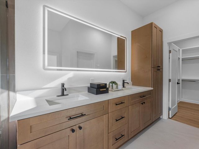 508 Dell Court, Houston, TX 77009