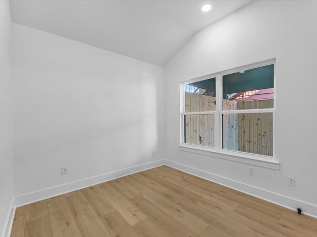 508 Dell Court, Houston, TX 77009