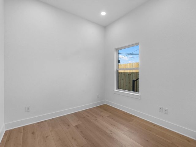 508 Dell Court, Houston, TX 77009