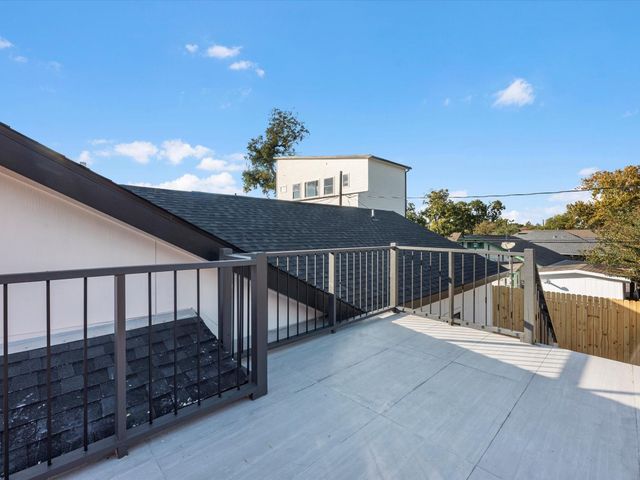 508 Dell Court, Houston, TX 77009