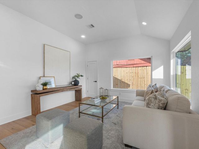 508 Dell Court, Houston, TX 77009