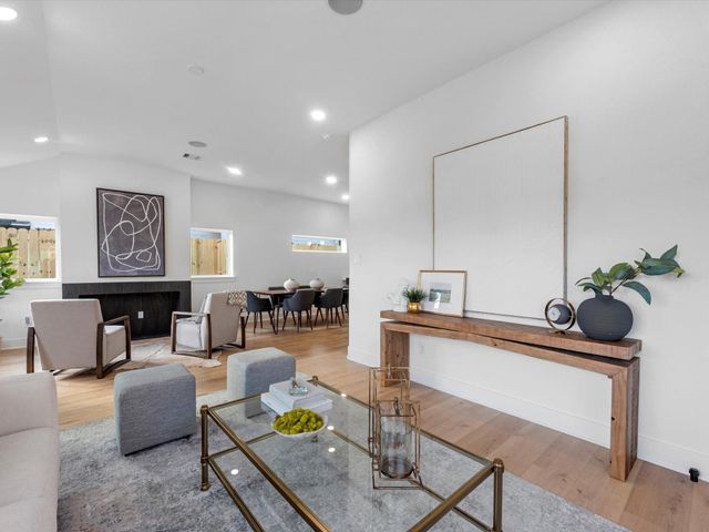 508 Dell Court, Houston, TX 77009