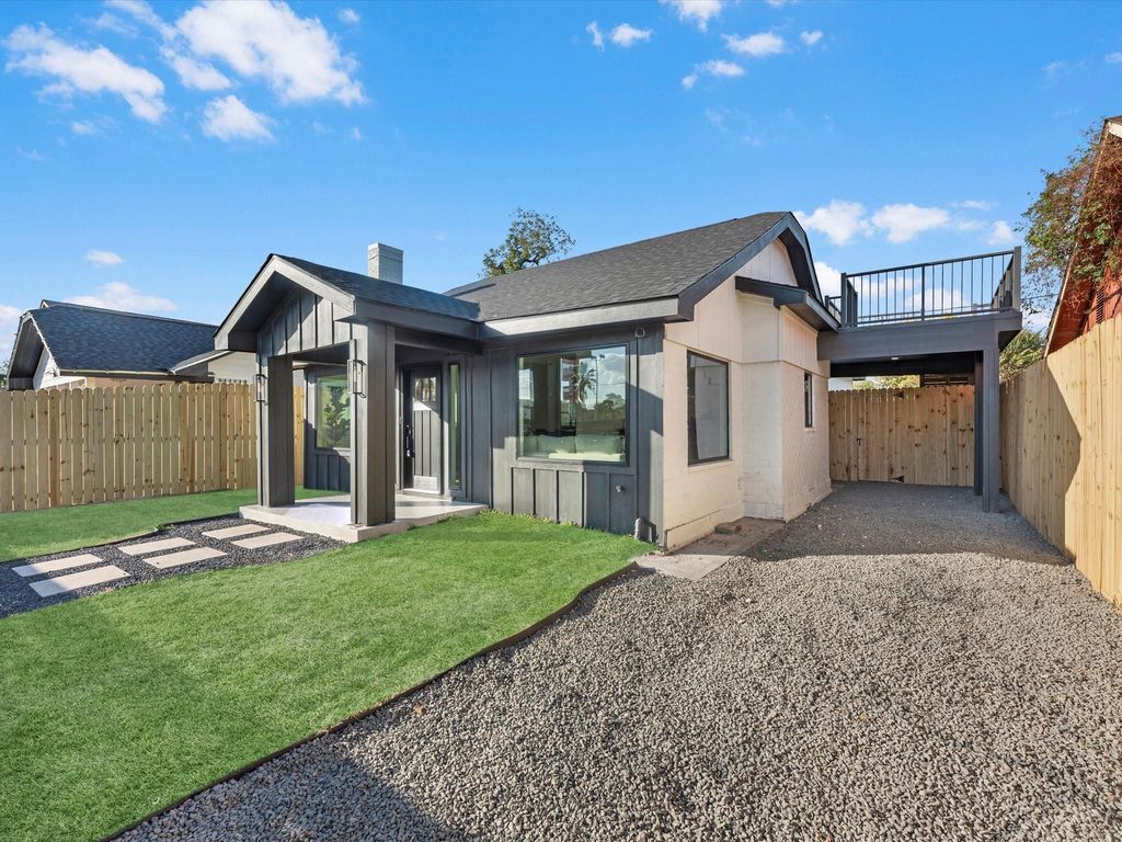 508 Dell Court, Houston, TX 77009