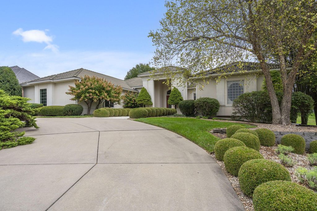 5364 S Castlebay Drive, Springfield, MO 65809