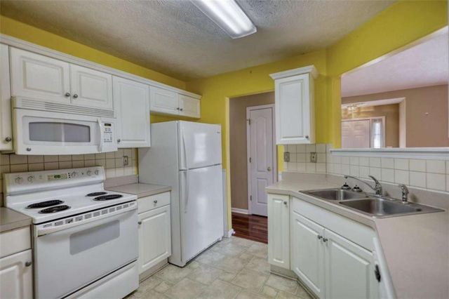 25 Luke Ln, Covington, GA 30014