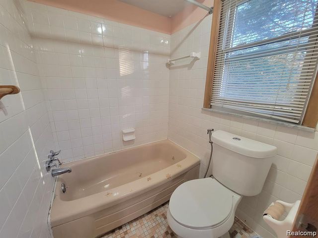 2415 Otter Street, Warren, MI 48092