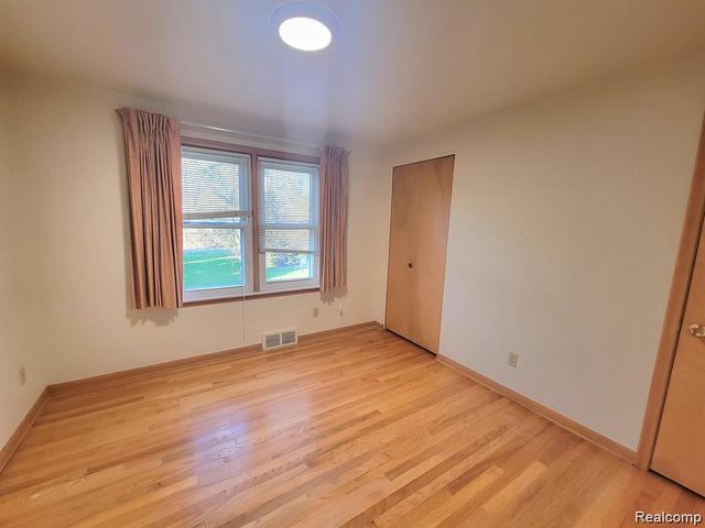 2415 Otter Street, Warren, MI 48092