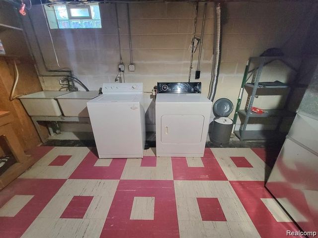 2415 Otter Street, Warren, MI 48092