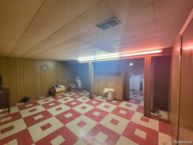 2415 Otter Street, Warren, MI 48092