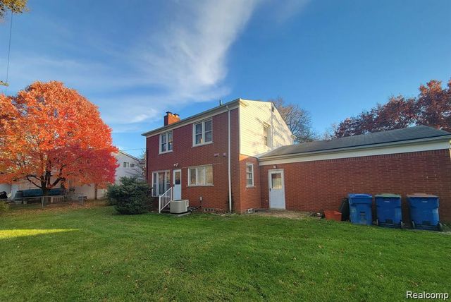 2415 Otter Street, Warren, MI 48092