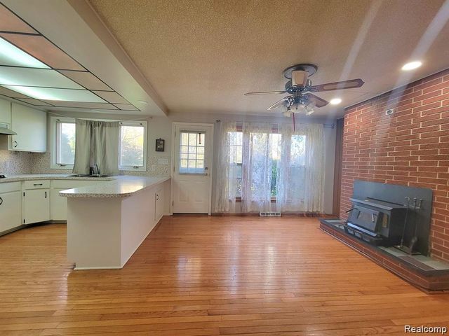 2415 Otter Street, Warren, MI 48092