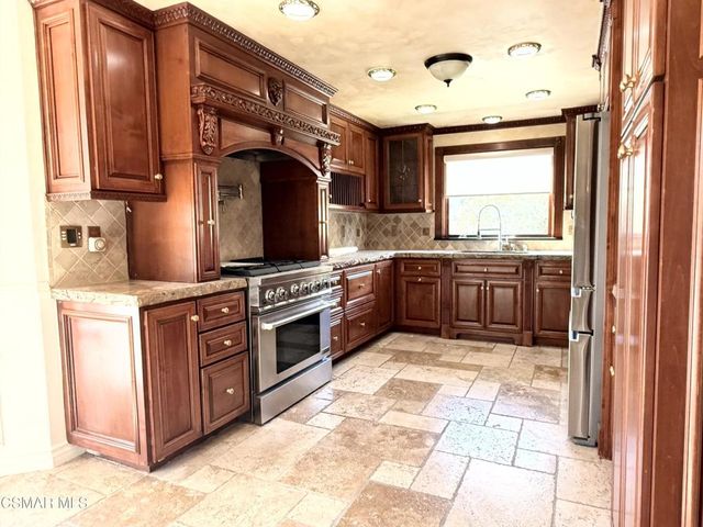 29608 Lazy Oak Place, Agoura Hills, CA 91301