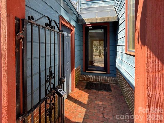 7221 Delta Lake Drive, Charlotte, NC 28215