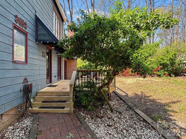 7221 Delta Lake Drive, Charlotte, NC 28215