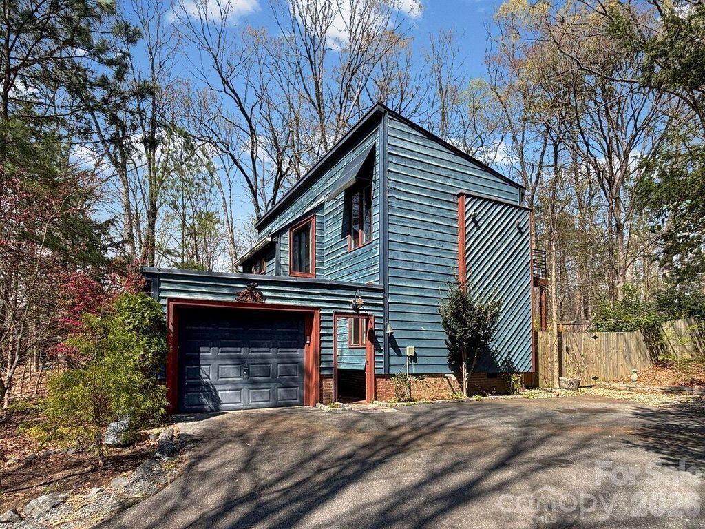 7221 Delta Lake Drive, Charlotte, NC 28215