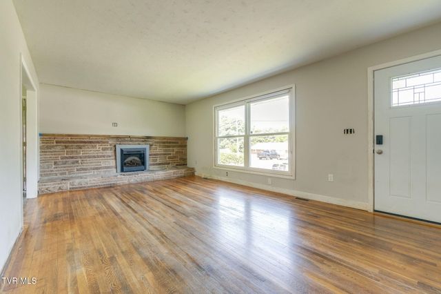 1815 Hutchinson Drive, Kingsport, TN 37660