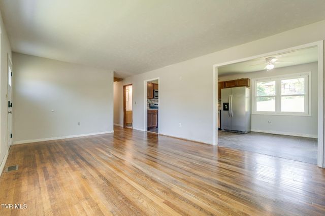 1815 Hutchinson Drive, Kingsport, TN 37660