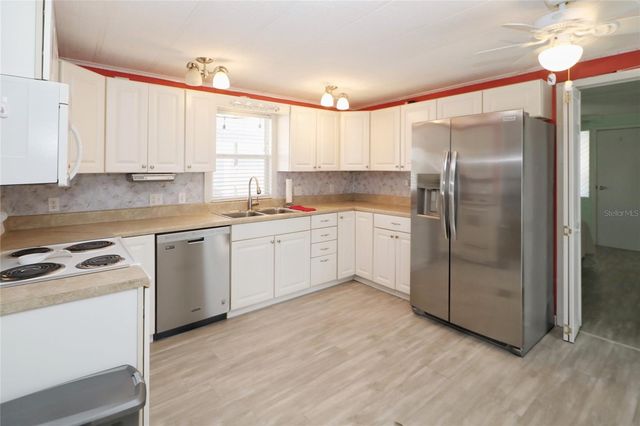 107 E SAINT JOHNS WAY, Apollo Beach, FL 33572