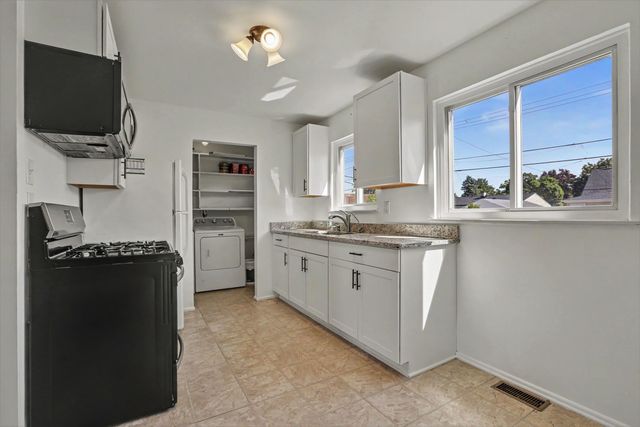1302 Commonwealth Avenue, Ypsilanti, MI 48198