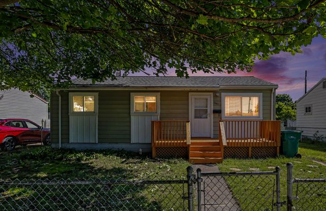 1302 Commonwealth Avenue, Ypsilanti, MI 48198