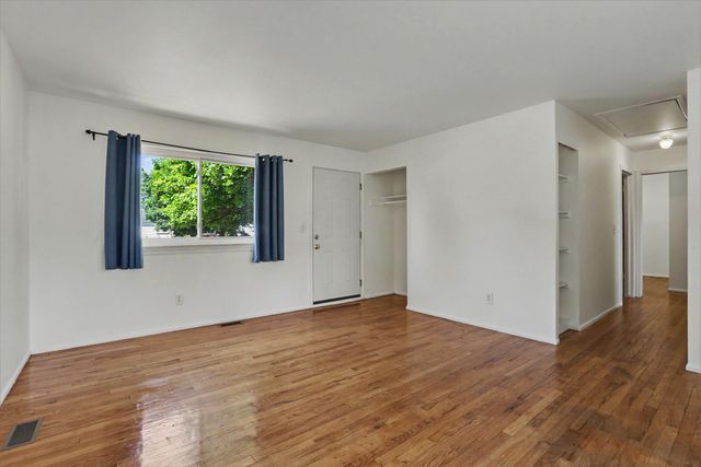 1302 Commonwealth Avenue, Ypsilanti, MI 48198