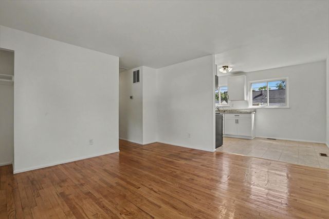 1302 Commonwealth Avenue, Ypsilanti, MI 48198