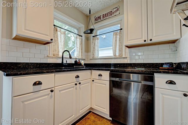6394 Manson Drive, Waterford Charter Township, MI 48329
