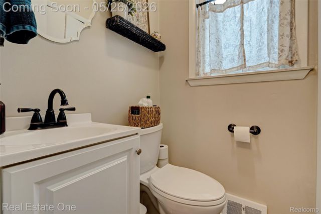 6394 Manson Drive, Waterford Charter Township, MI 48329