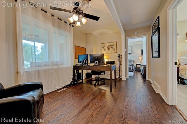 6394 Manson Drive, Waterford Charter Township, MI 48329