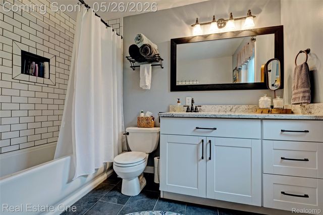 6394 Manson Drive, Waterford Charter Township, MI 48329