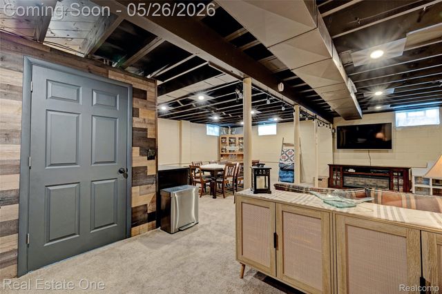 6394 Manson Drive, Waterford Charter Township, MI 48329
