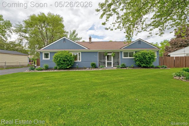 6394 Manson Drive, Waterford Charter Township, MI 48329