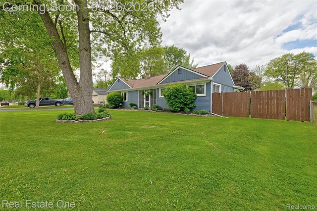 6394 Manson Drive, Waterford Charter Township, MI 48329
