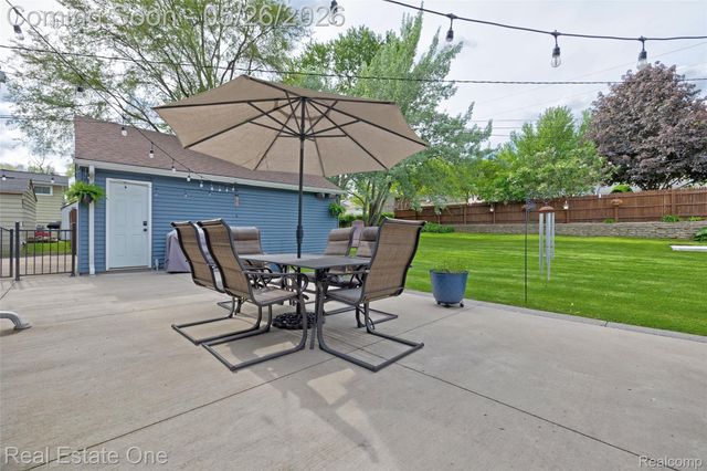 6394 Manson Drive, Waterford Charter Township, MI 48329