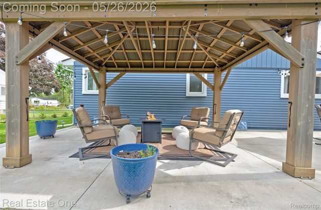 6394 Manson Drive, Waterford Charter Township, MI 48329