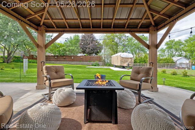 6394 Manson Drive, Waterford Charter Township, MI 48329
